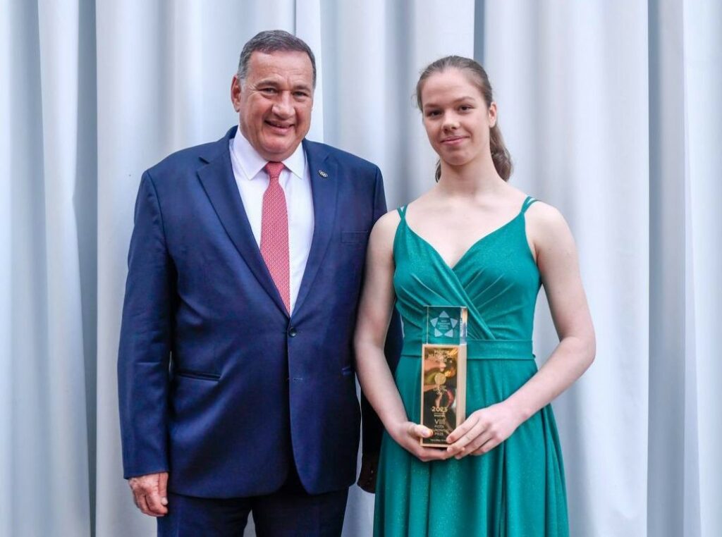 Καλύτερη νέα Ευρωπαία η Νέλα Λοπουσάνοβα, βραβεύτηκε από τον Σπύρο Καπράλο.